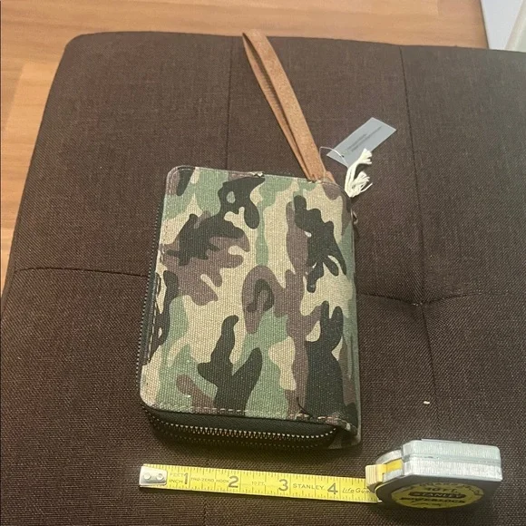 #1085+ Camouflage Wallet with Red Heart and White Horse Thunder Design - Picture 4 of 6